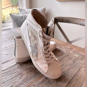 Like NEW Women’s Golden Goose look alike! High quality and super stylish.